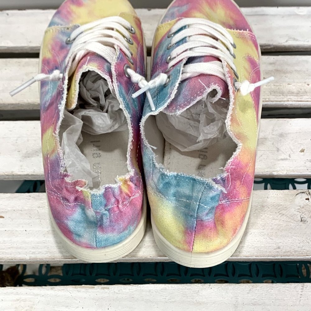 New Madden Girl Marisa Sneakers Light Tie Dye - Picture 4 of 11